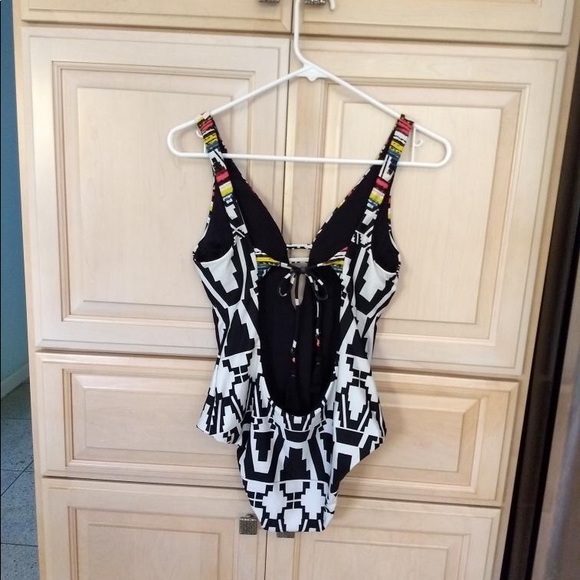 [LIKE 🆕] BECCA SWIM: Black/White Tribal Swimsuit - Picture 3 of 7